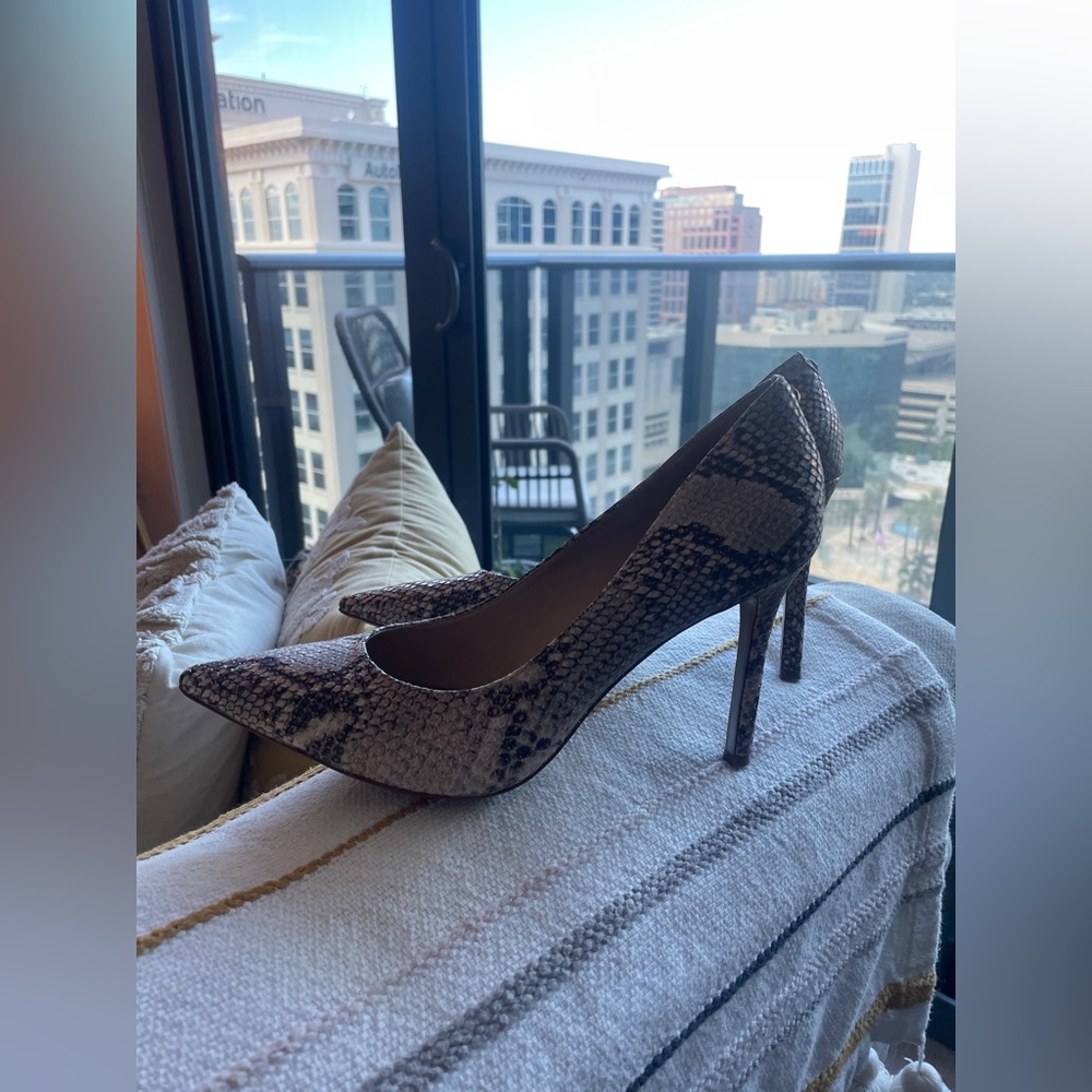 Sam Edelman Crocodile Pumps - tan and rose gold - 10